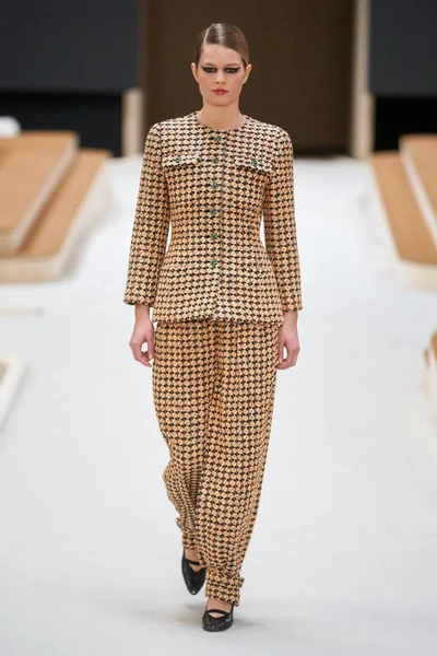 Look 3